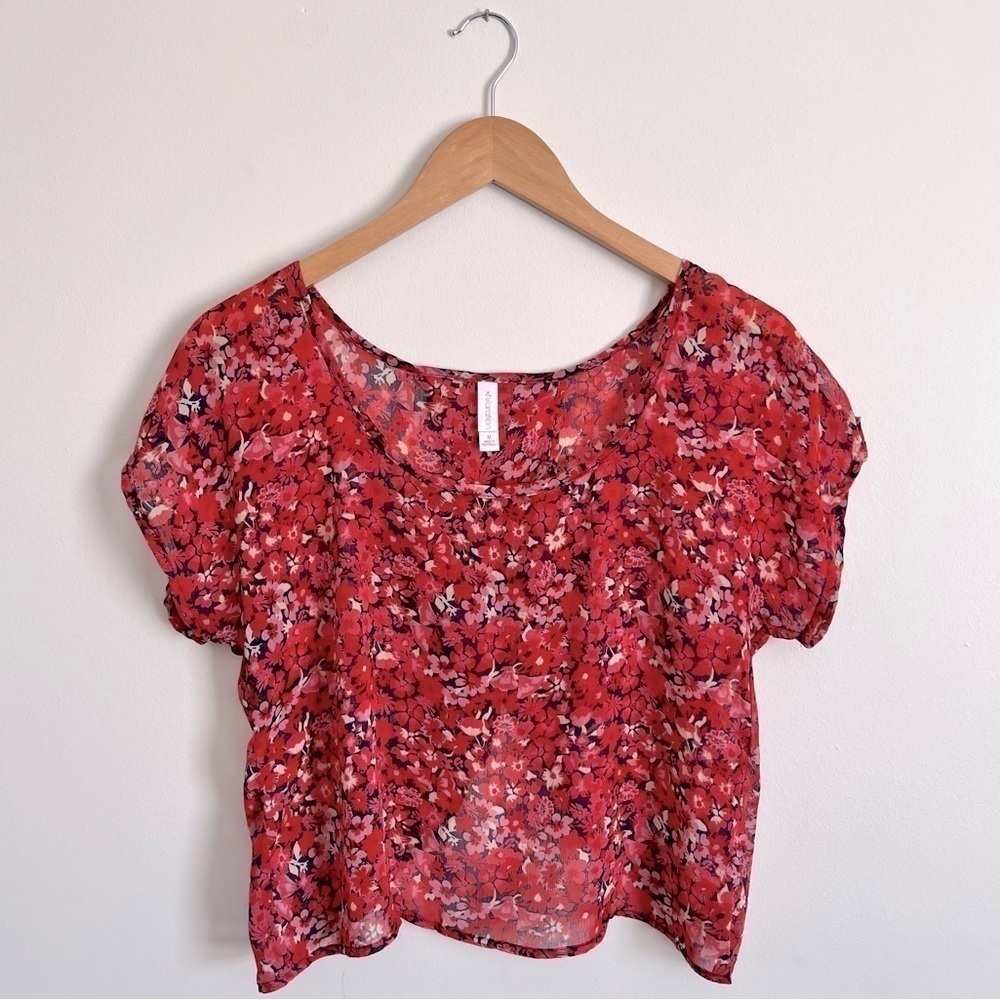 Xhilaration Floral Open Back Short Sleeve Blouse